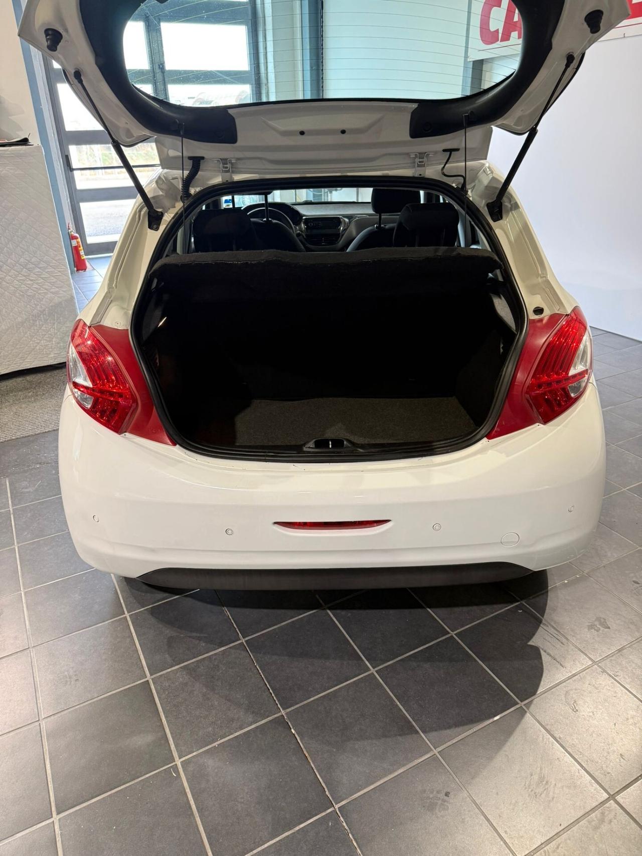 Peugeot 208 PERMUTO-NEOPATENTATI