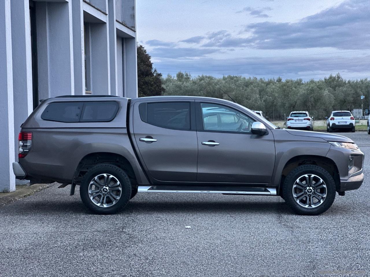 MITSUBISHI L200 2.3 D DoubleCab 4x4 Sup.Sel.INTENSE