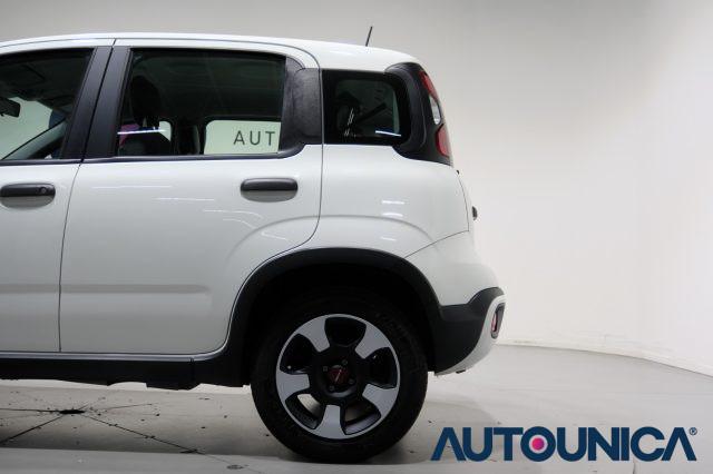 FIAT Panda 1.0 FIREFLY S&S HYBRID CITY CROSS NEOPATENTATI