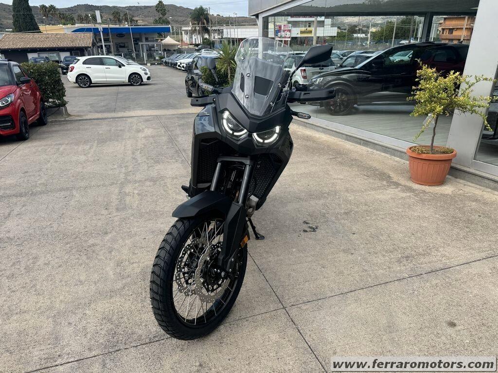 Honda Africa Twin automatica tris valigie