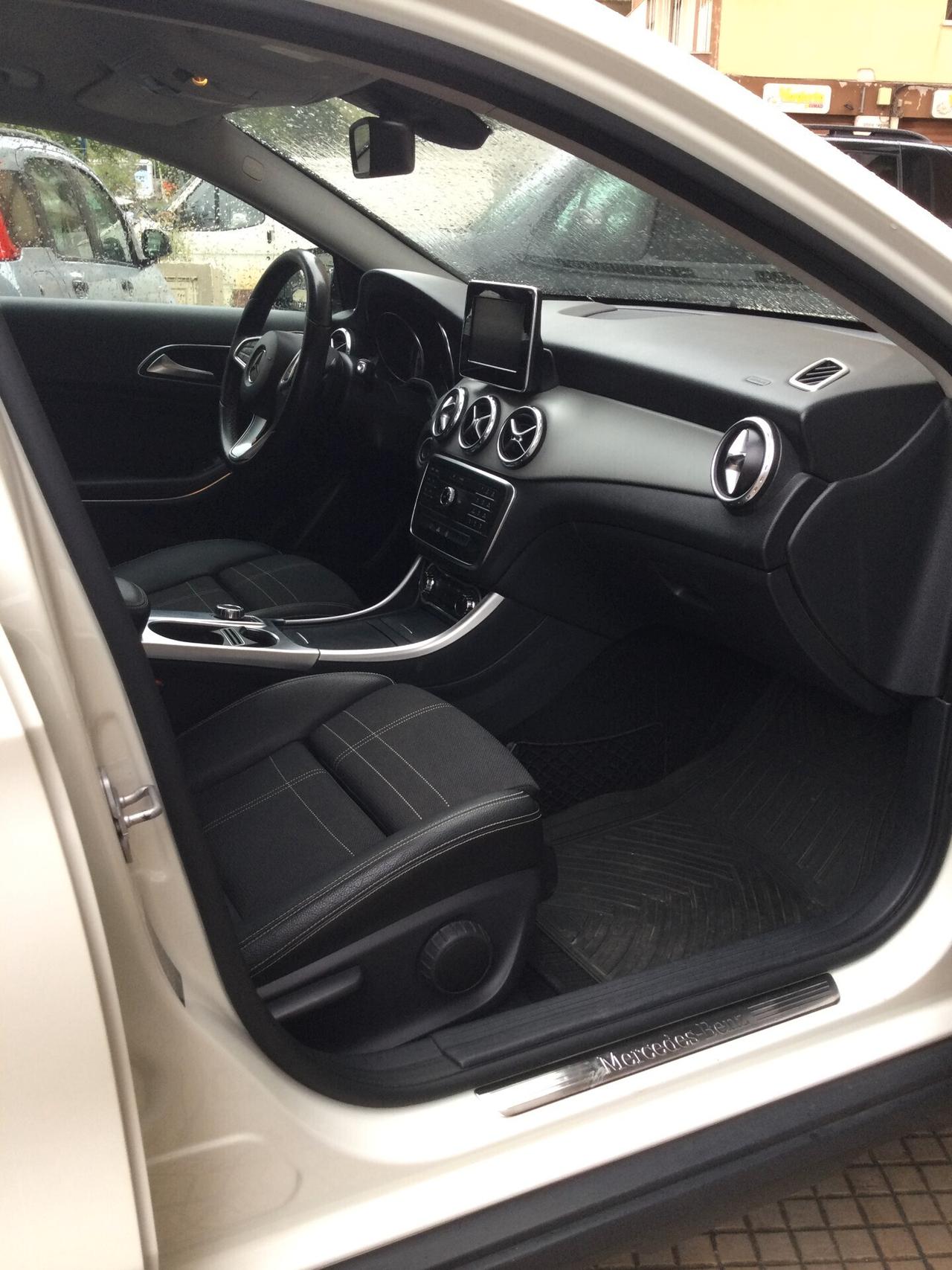Mercedes-benz GLA 180 d Automatic Premium