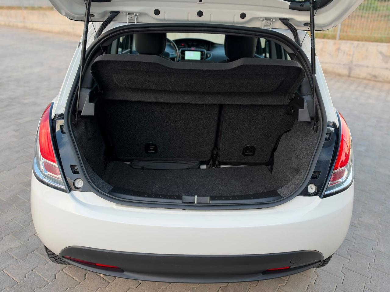 LANCIA YPSILON 1.0 FIREFLY 70CV HYBRID 2023