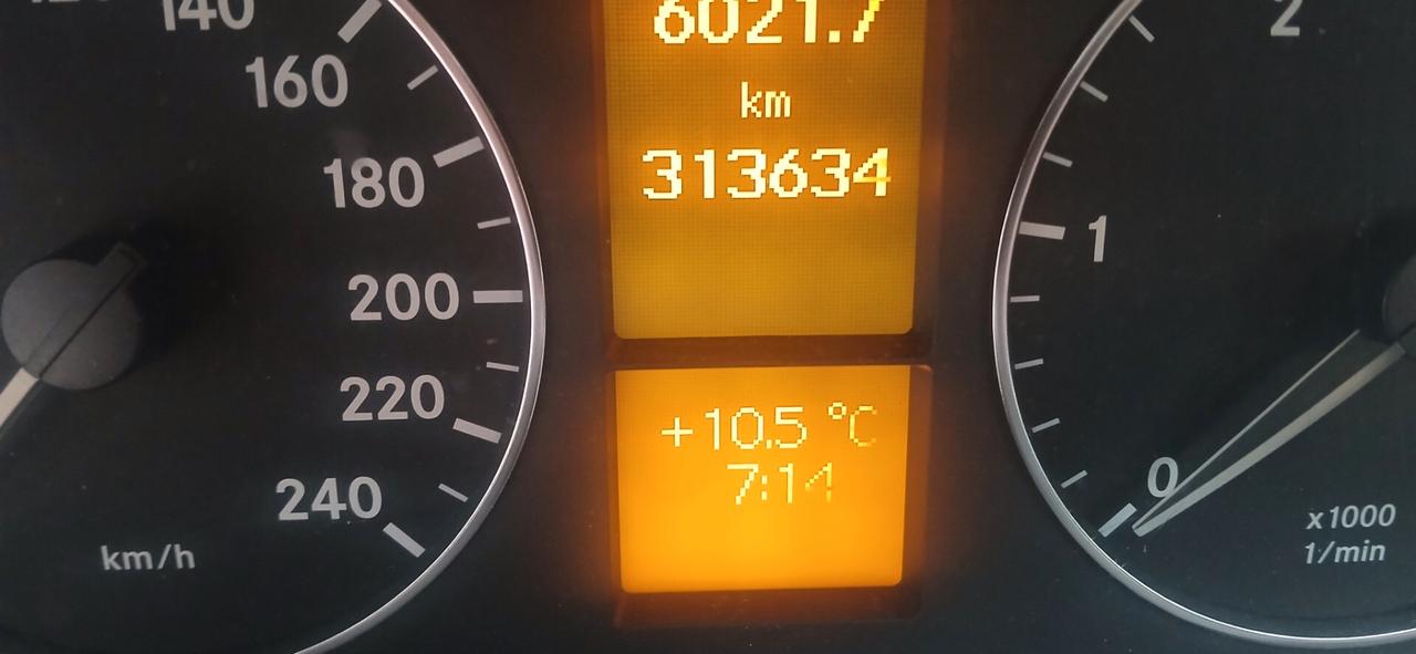 Mercedes cl. A 180 D automatica neopatentati