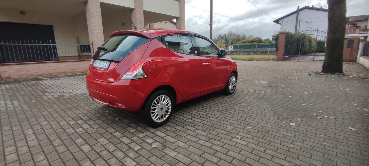 Lancia Ypsilon 1.2 69 CV 5 porte GPL Ecochic Silver