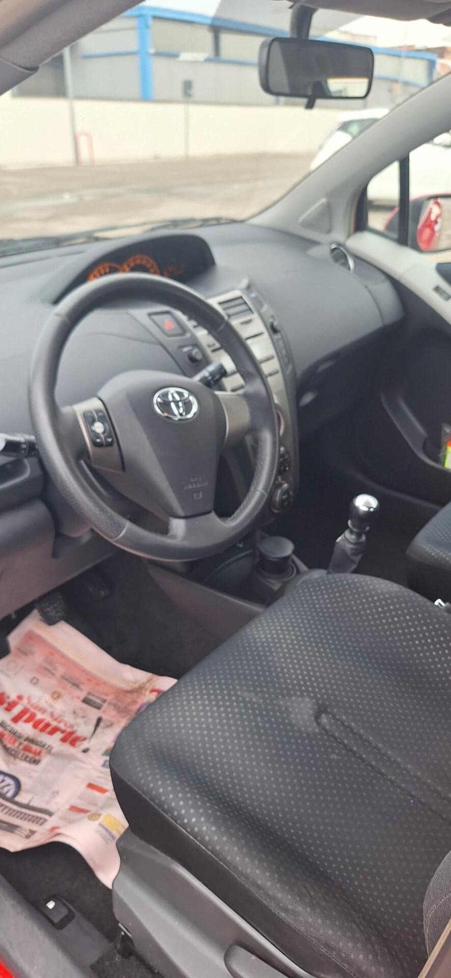Toyota Yaris 1.3 5P. Sol NEOPATENTATI