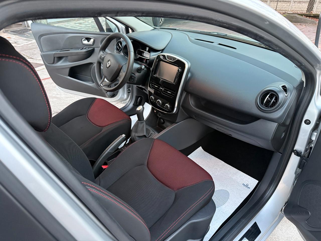 Renault Clio 1.2 75CV 5 porte Wave