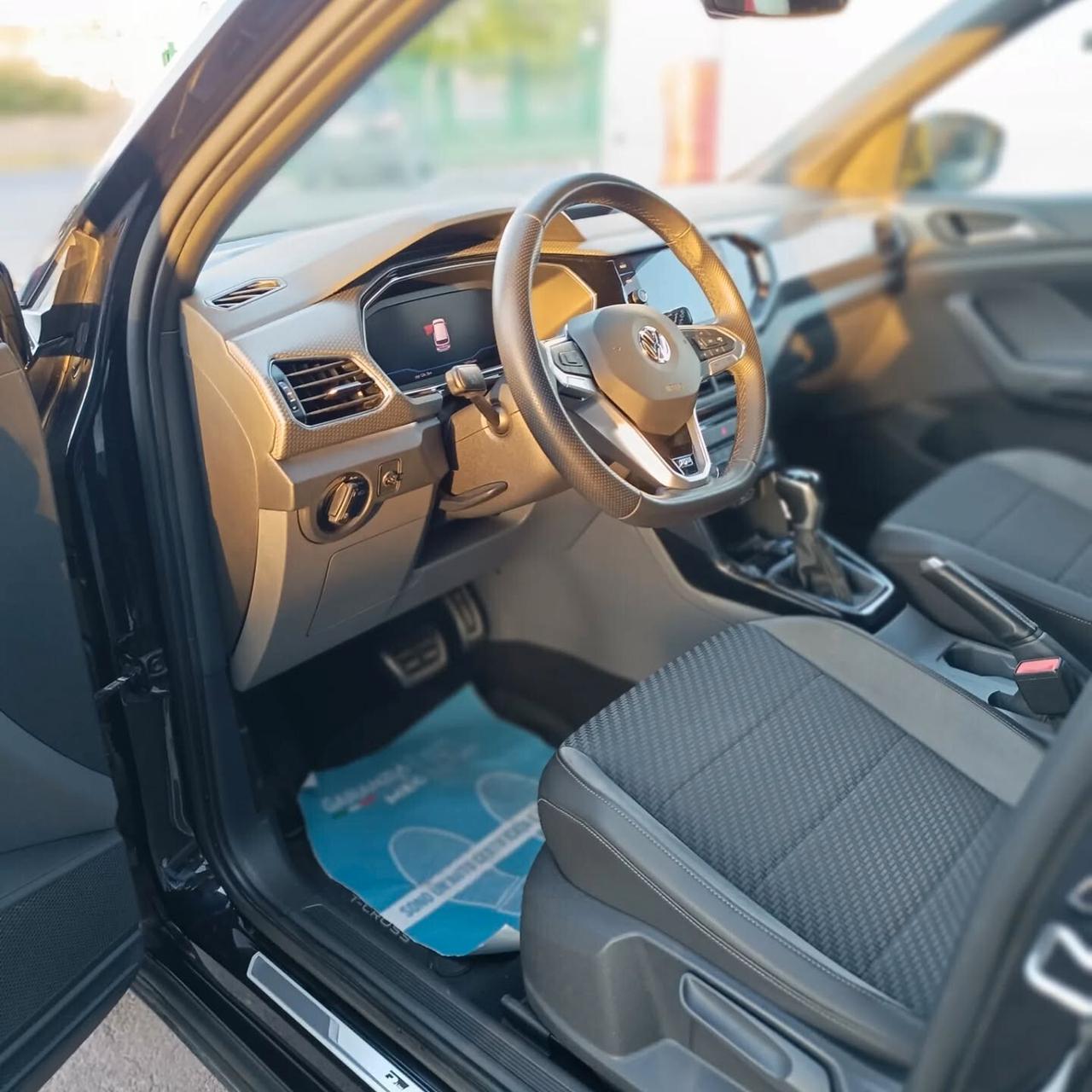 Volkswagen T-Cross 1.6 TDI DSG R-Line