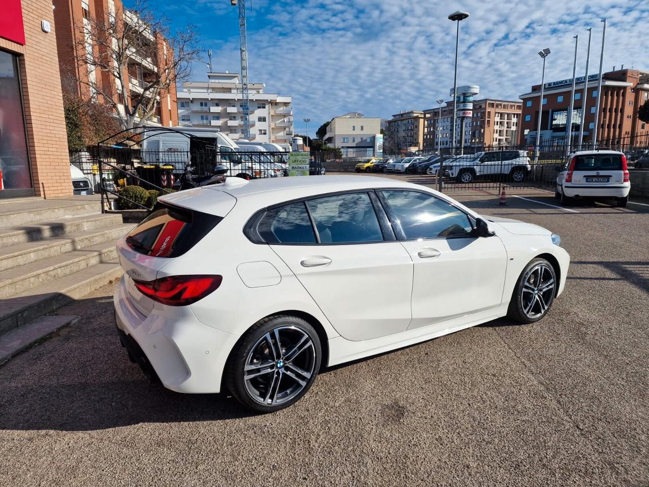 Bmw 118 118d 5p. Msport