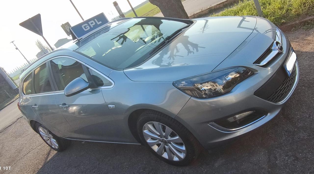 Opel Astra 1.4 Turbo 140CV Sports Tourer GPL Tech Cosmo