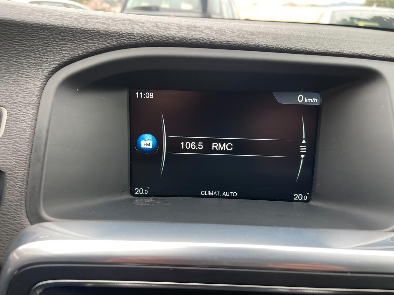 Volvo V60 D2 R-design Momentum NEO PATENTATI