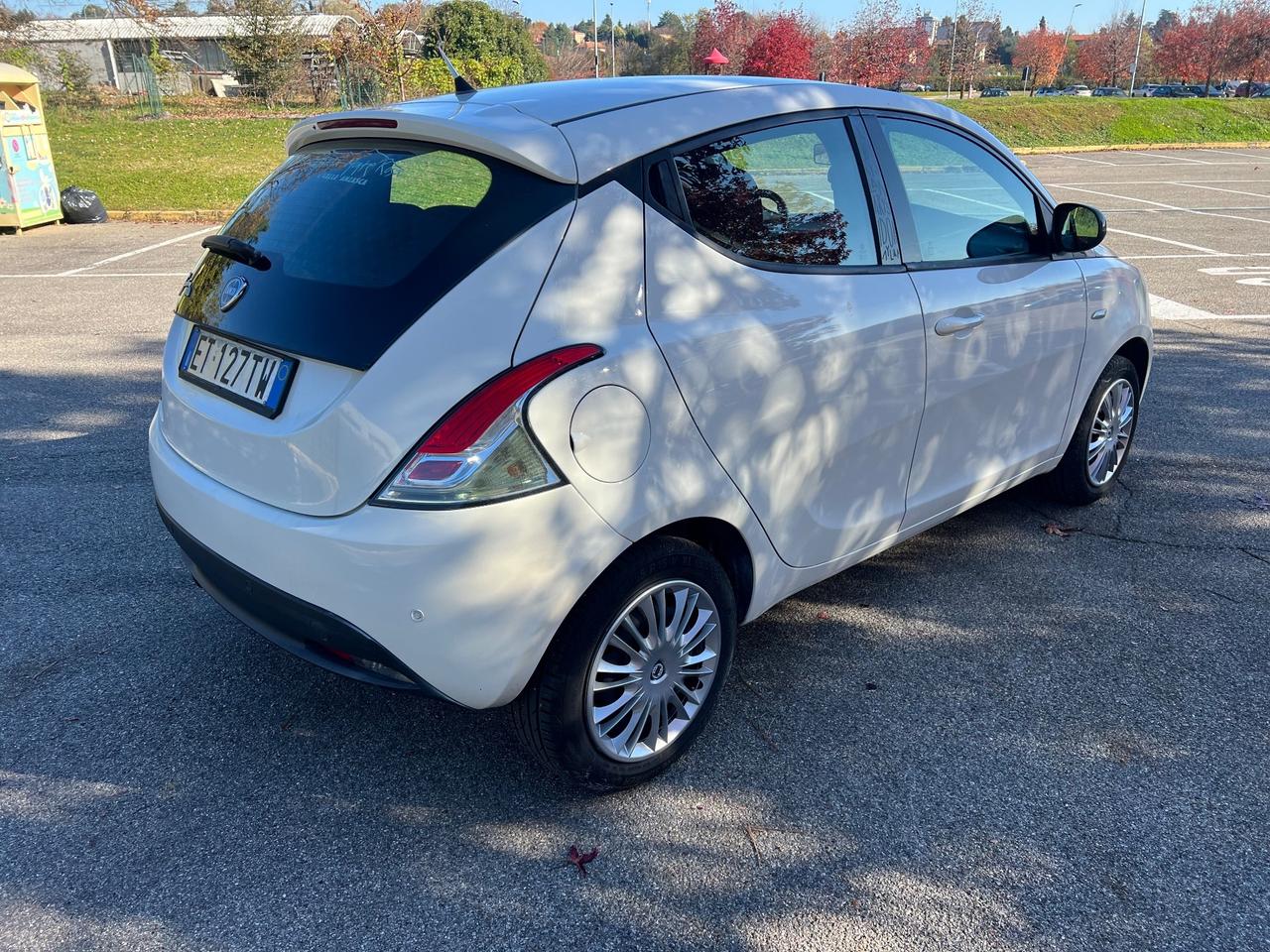 Lancia Ypsilon 1.2 69 CV 5 porte Platinum