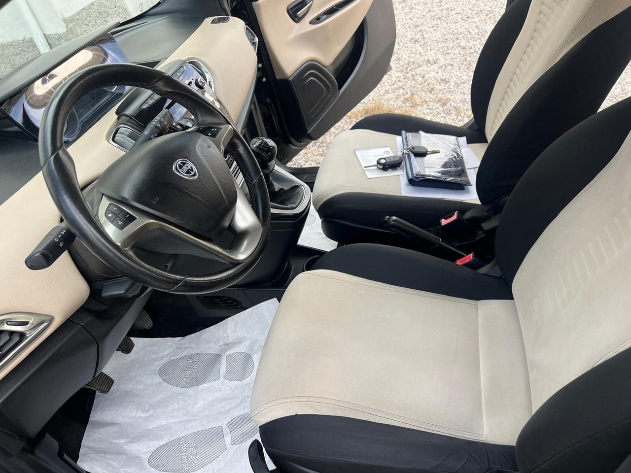 Lancia Ypsilon 0.9 TwinAir 85 CV 5 porte Metano Ecochic Elle