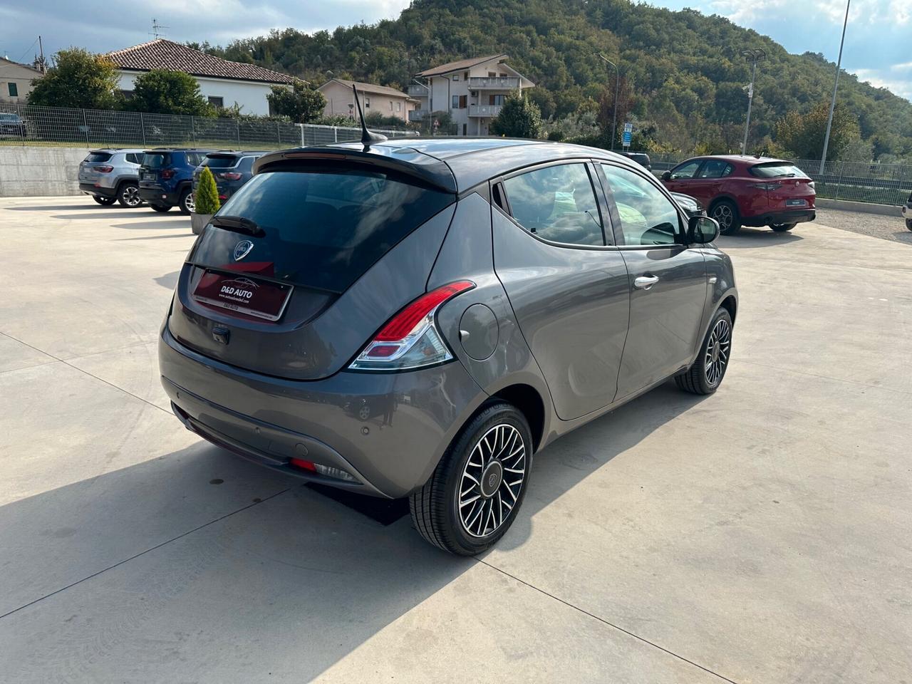 Lancia Ypsilon 1.0 Hybrid Platino full optional