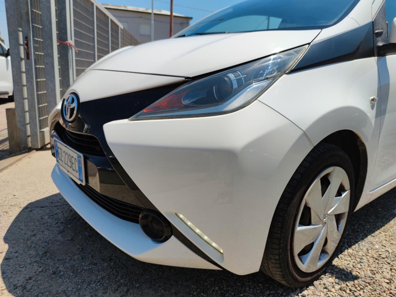 Toyota Aygo 1.0 VVT-i 69 CV 3 porte x-clusiv
