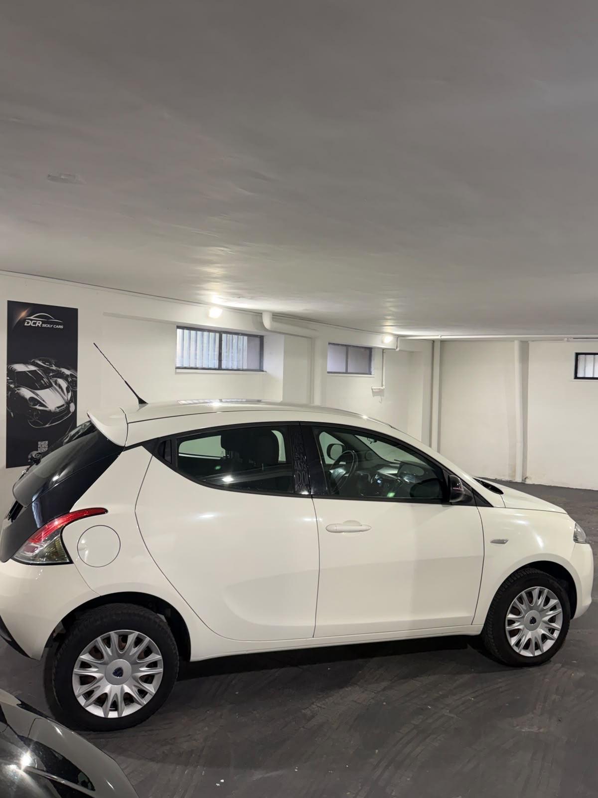 Lancia Ypsilon 0.9 TwinAir 85 CV 5 porte Metano Ecochic Elle