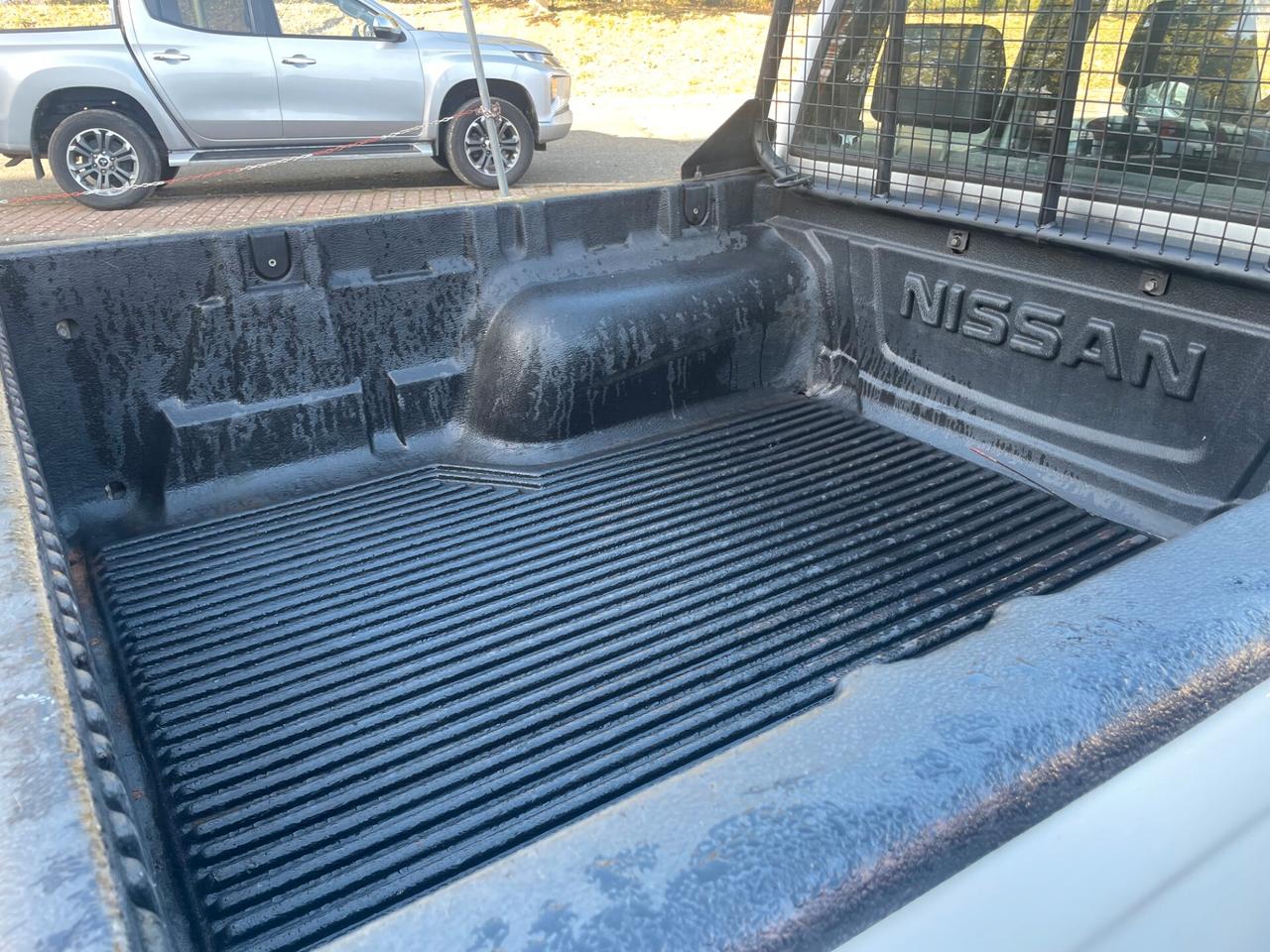 Nissan Navara NP300 2.5 Dci Double Cab 133cv Autocarro+Gancio