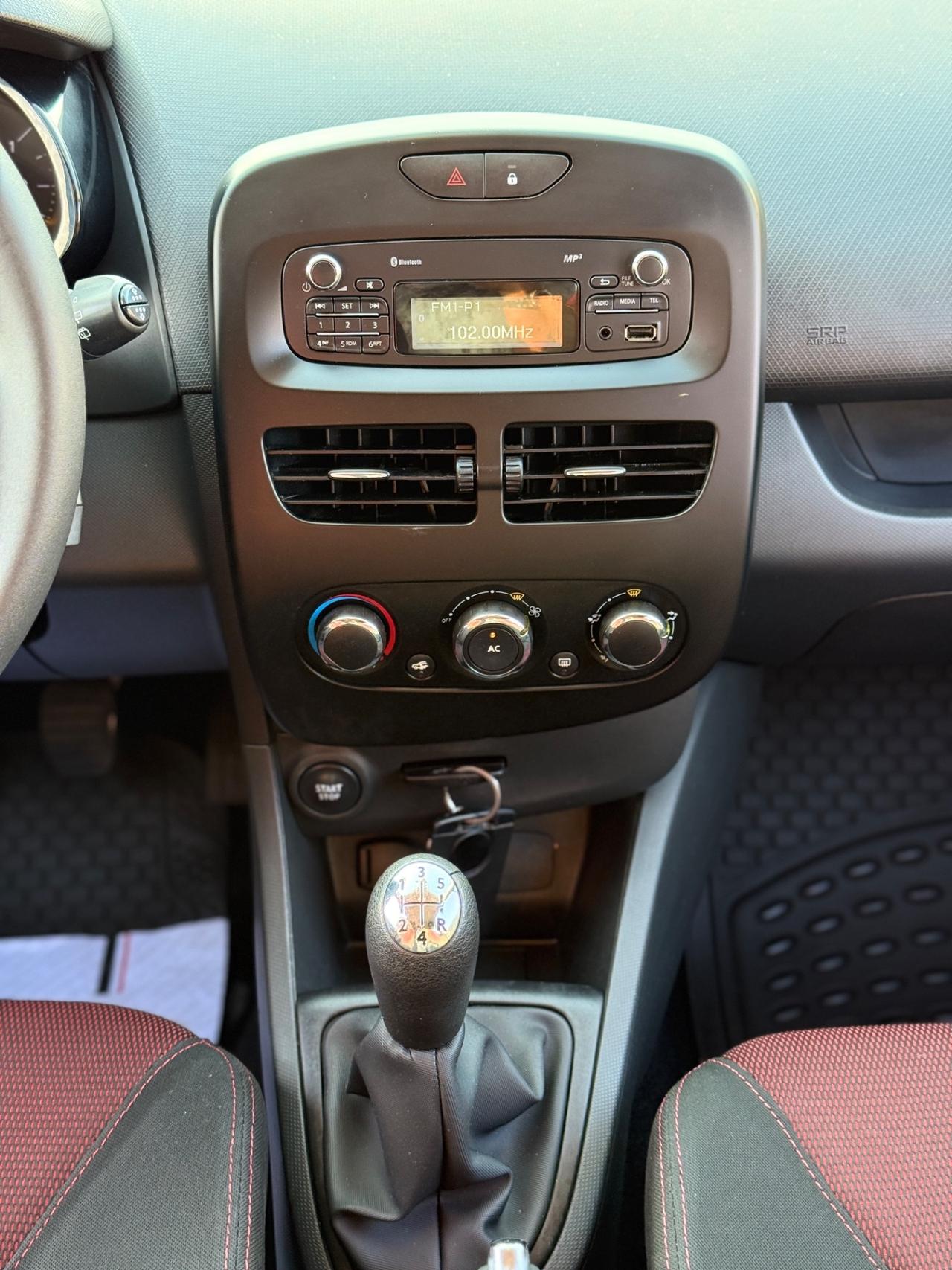 Renault Clio 1.2 16V 5 porte Live! 141.000Km NEOPATENTATI