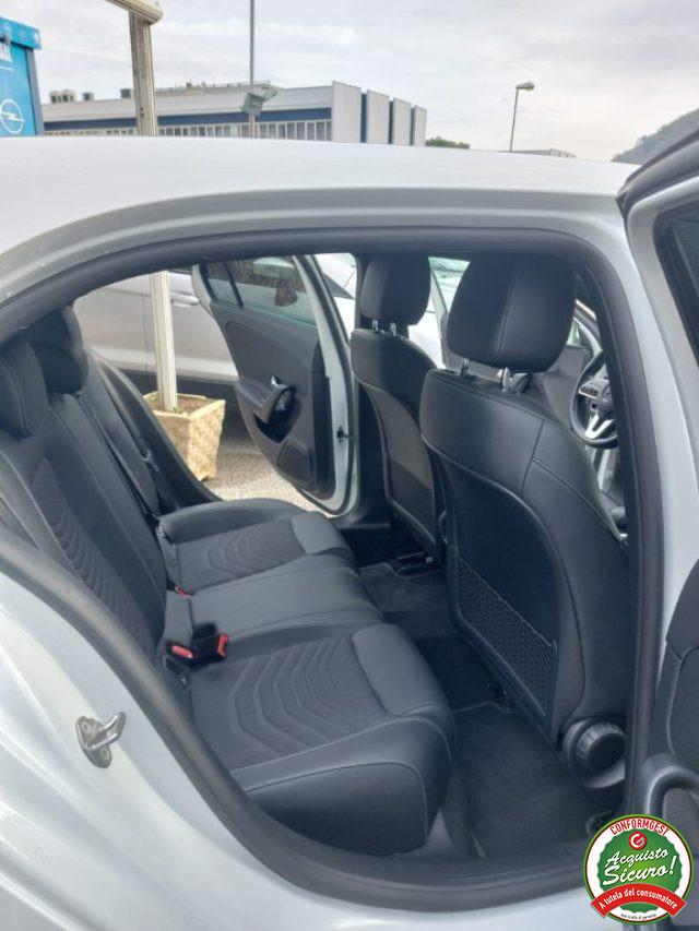 MERCEDES-BENZ A 180 d Automatic Premium