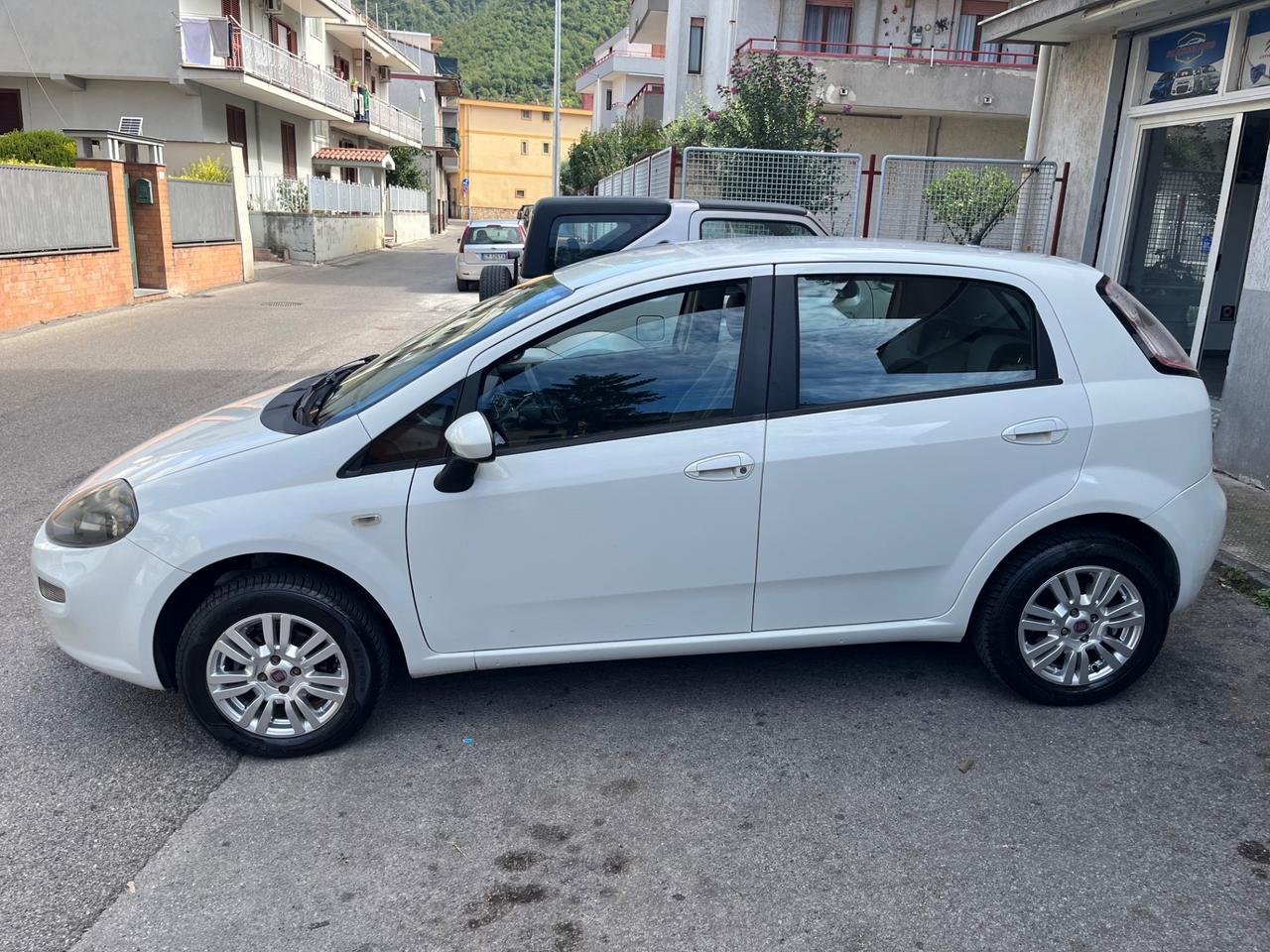 FIAT PUNTO ULTIMO MODELLO A METANO A.F.F.A.R.E
