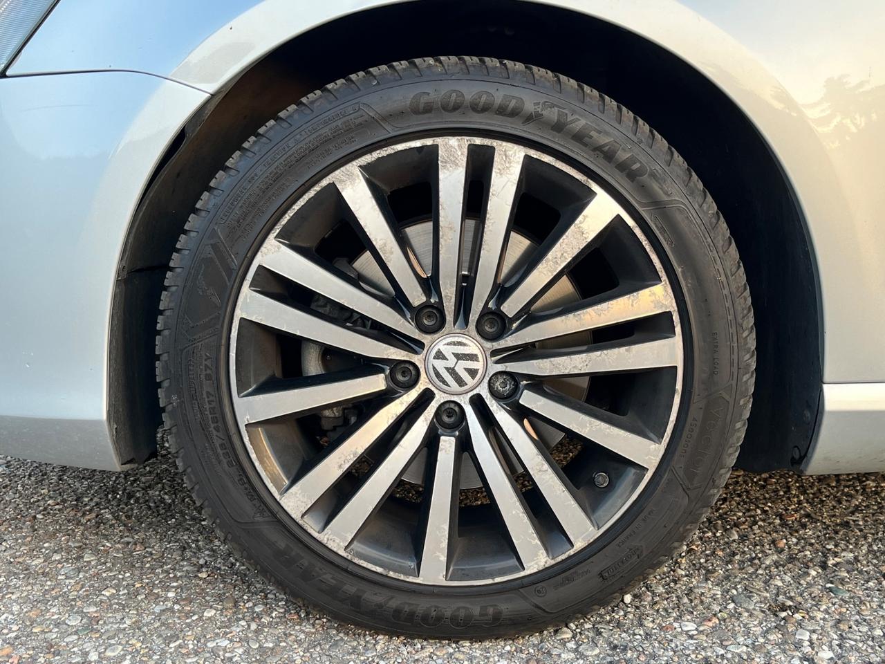 Volkswagen Passat 2.0 TDI DSG Highline - 140 CV
