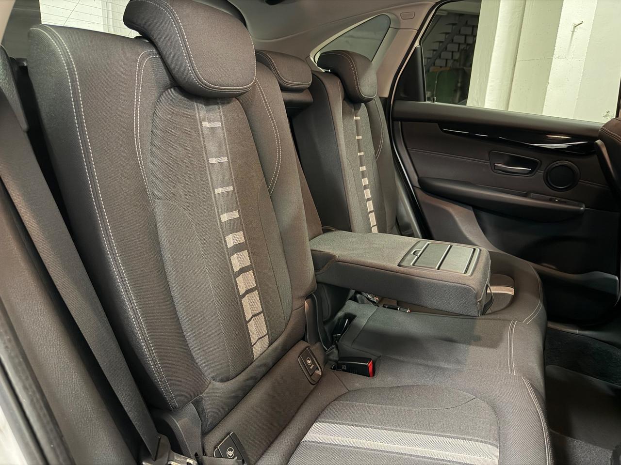 Bmw 220 220i sport tour