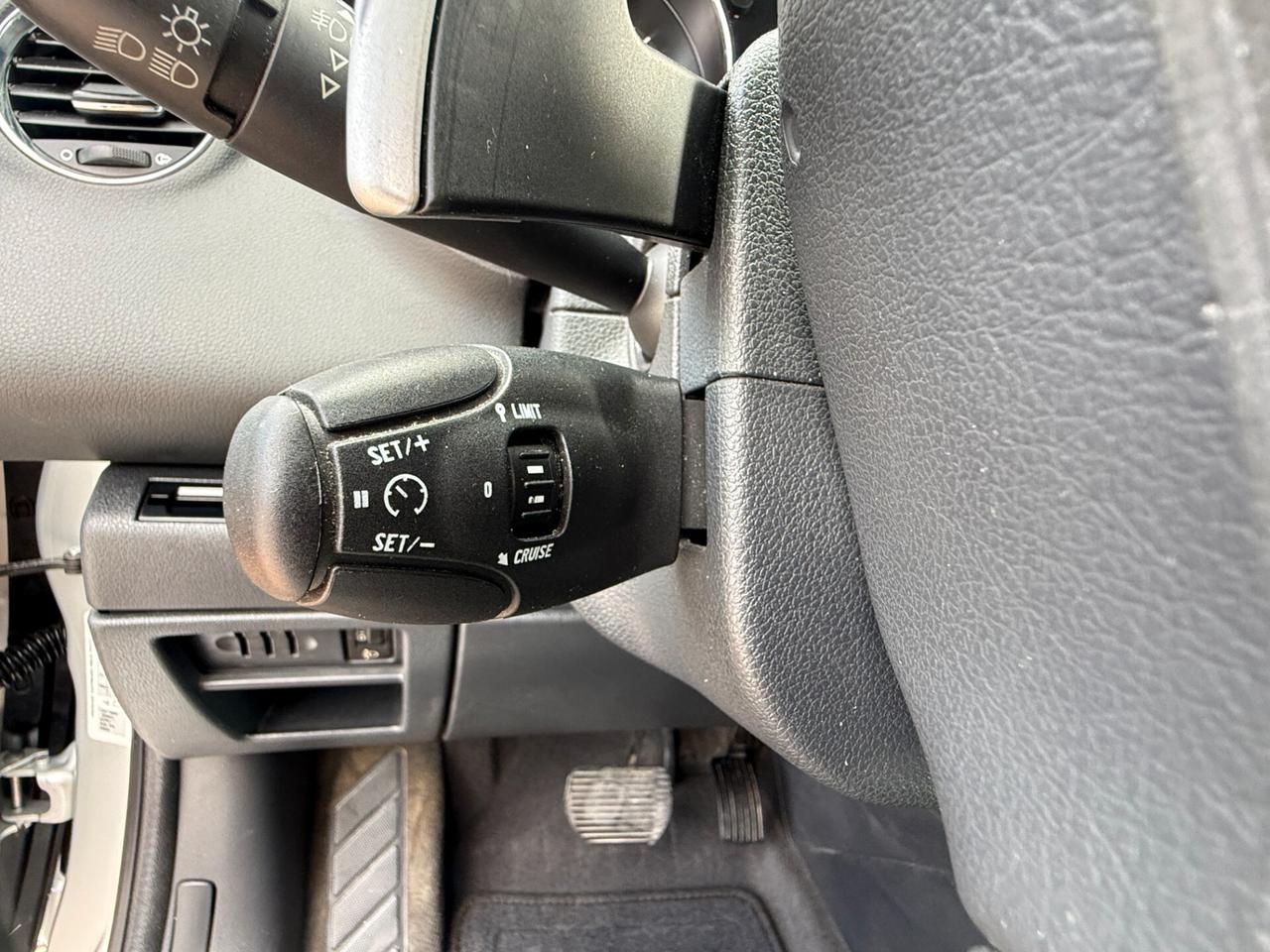Peugeot 3008 1.6 HDi 110CV cambio robotizzato Tecno