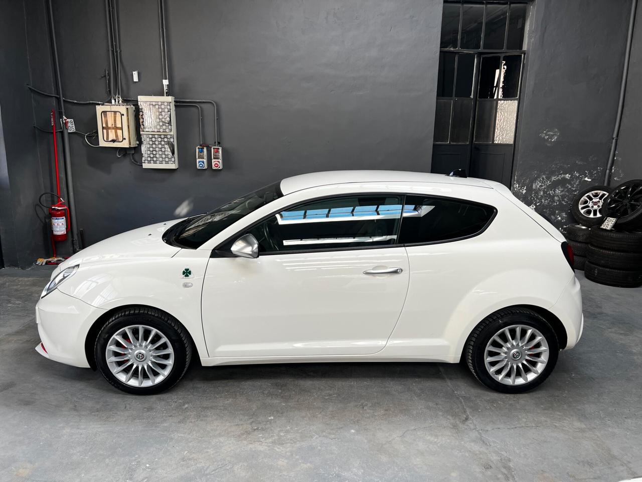 Alfa Romeo MiTo 2017 1.4 Distinctive 78cv E6