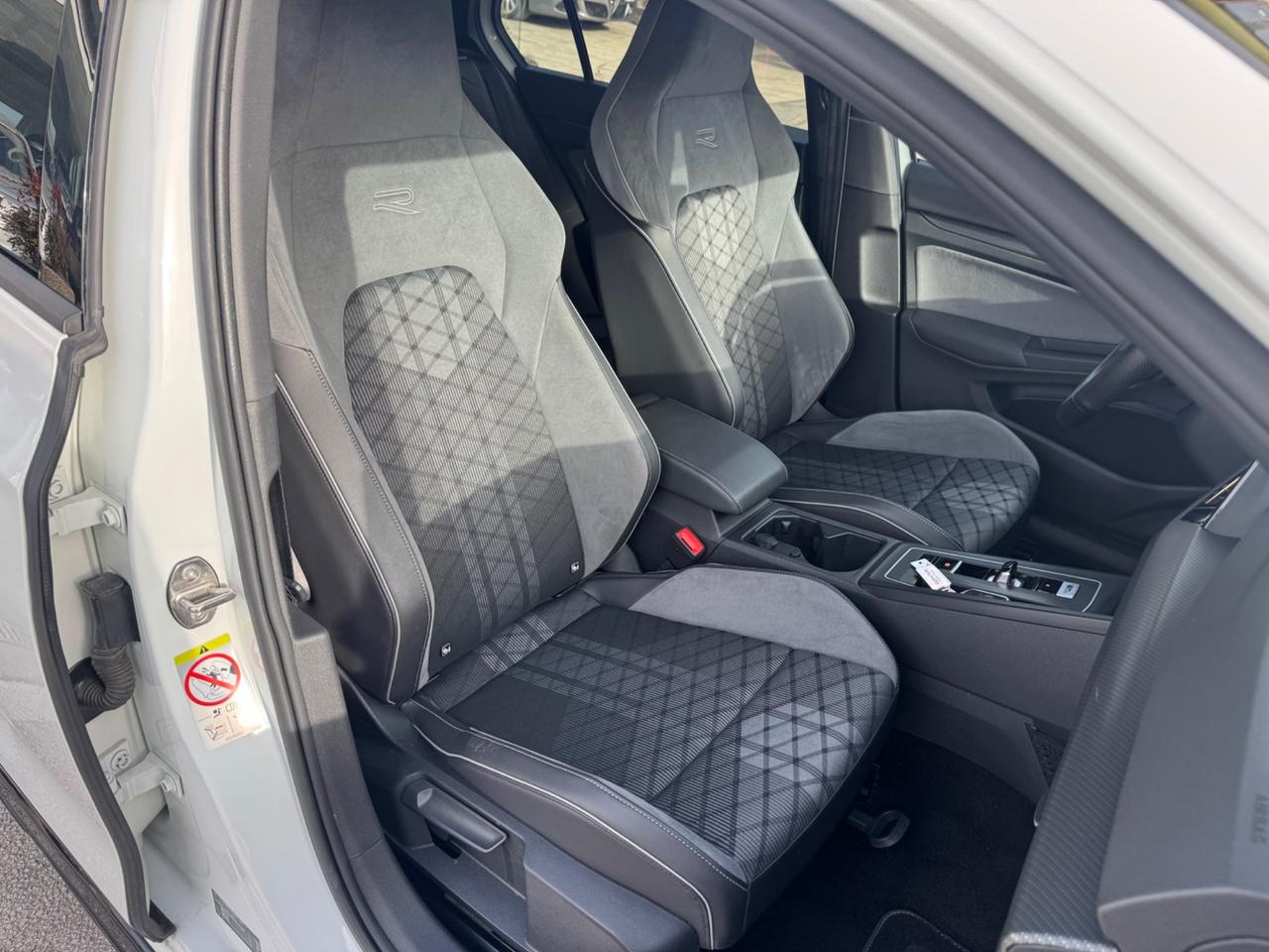 Volkswagen Golf 2.0 TDI 150 CV DSG SCR R-Line