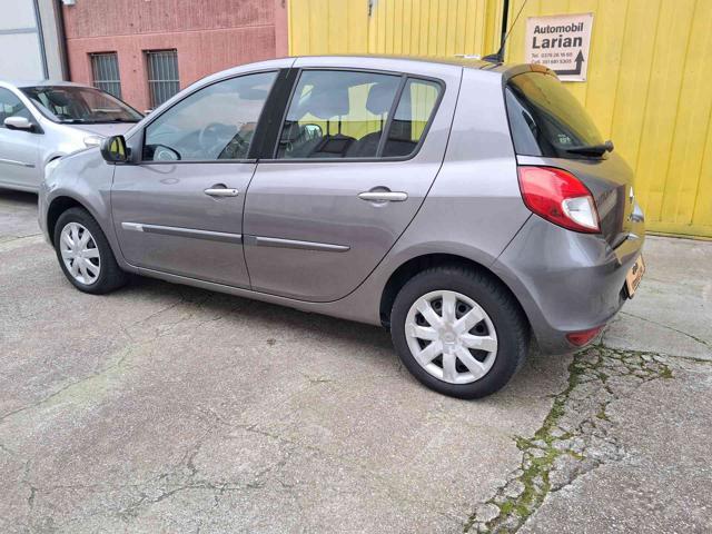 RENAULT Clio 1.2 16V 5 porte Luxe ok neopatentati