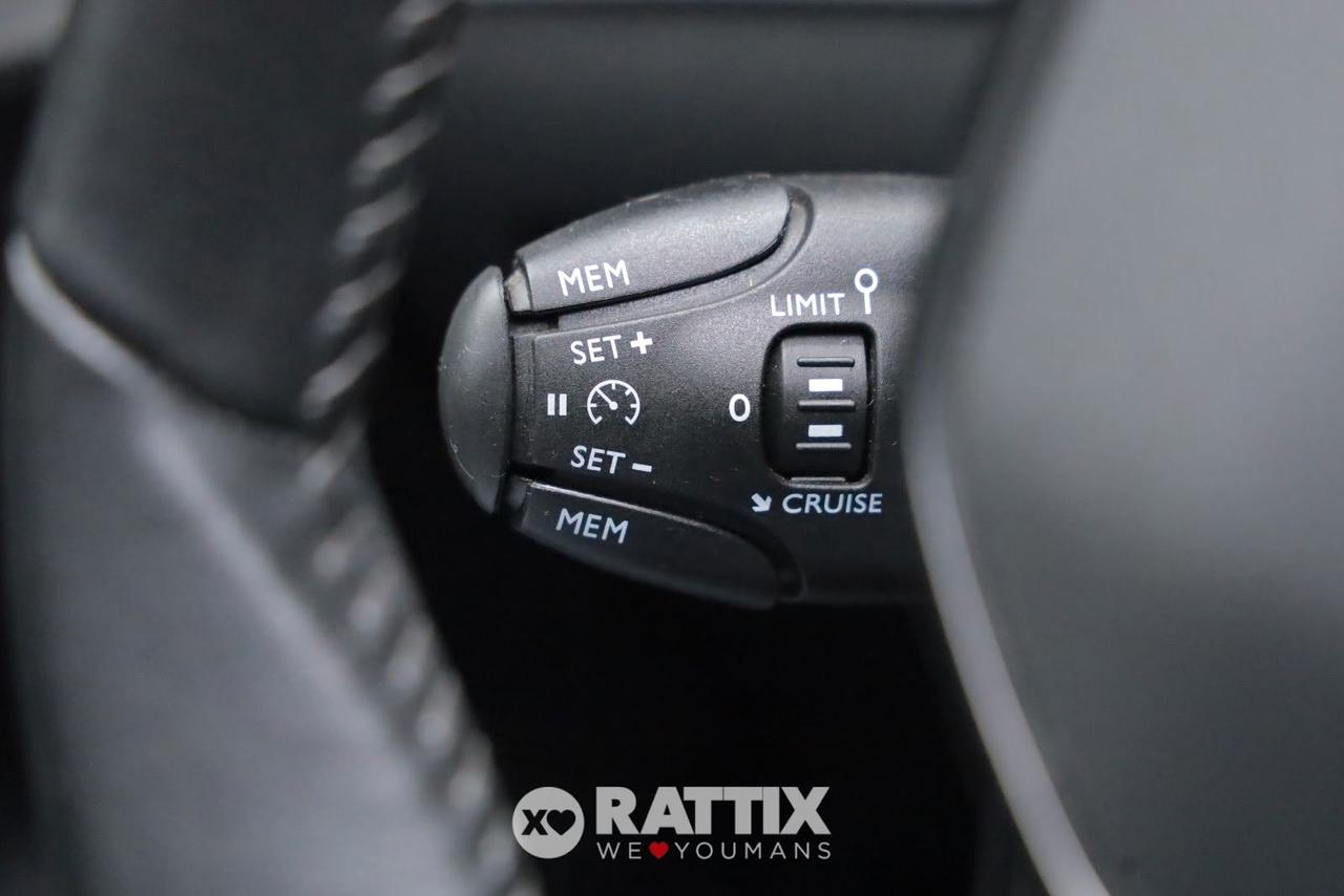 Peugeot e-2008 motore elettrico 100kW Allure