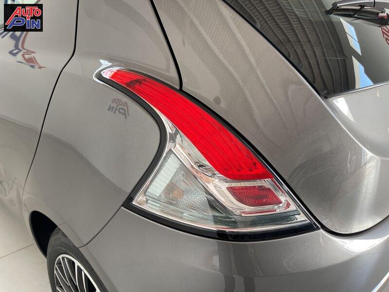 Lancia Ypsilon 1.0 FireFly 5 porte S&S Hybrid Platino