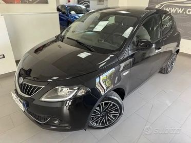 Lancia Ypsilon 1.0 firefly hybrid Gold KM CERT