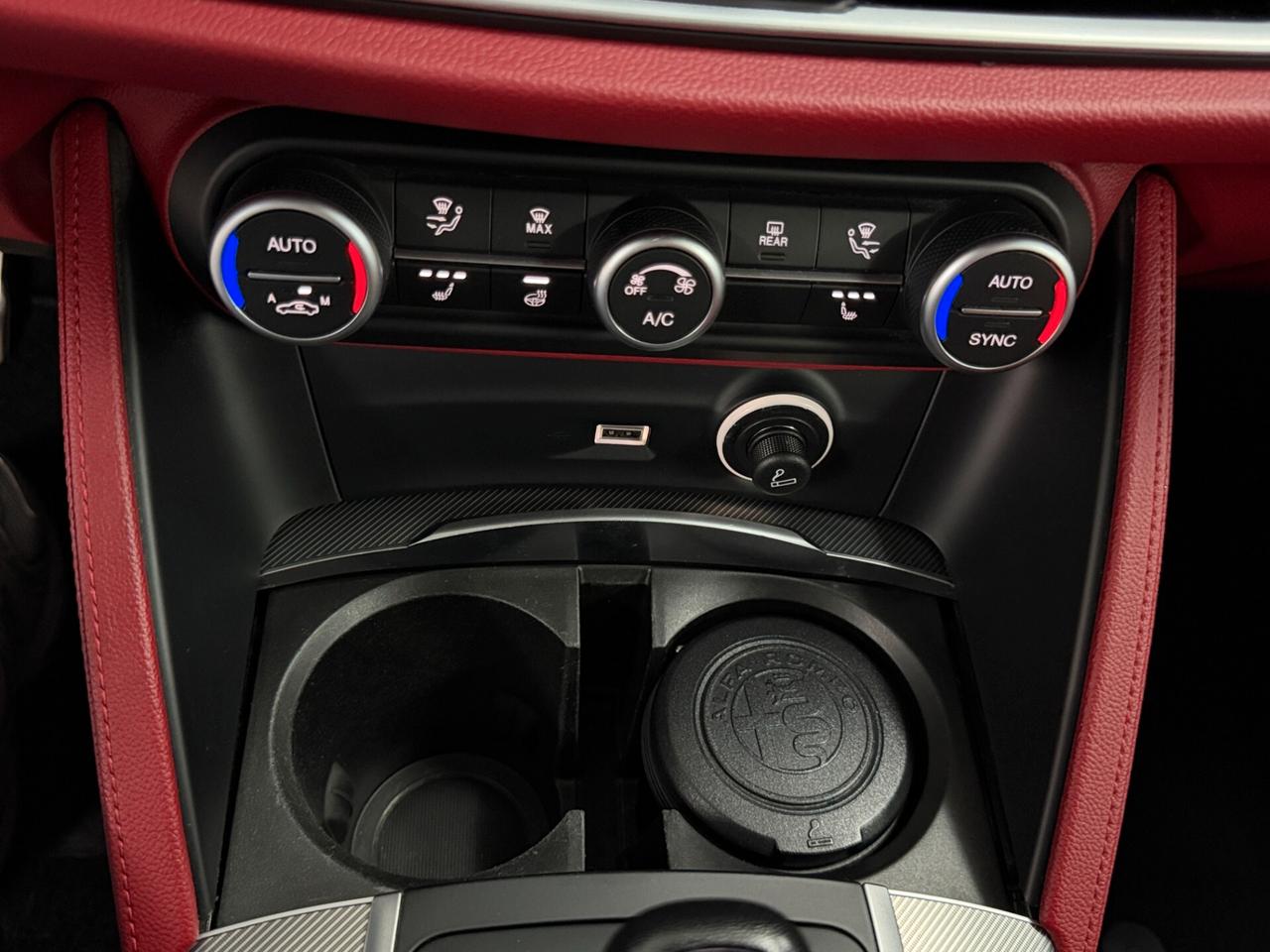 Alfa Romeo Stelvio 2.2 TD 210 CV B-TECH SEDILI VELOCE SPORTIVI AT8 Q4 RETROCAMERA PINZE ROSSO PADDLE UNICO PROPRIETARIO