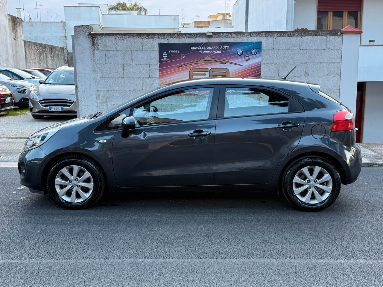 Kia Rio 1.1 CRDi 75CV 5P. Cool - 2014