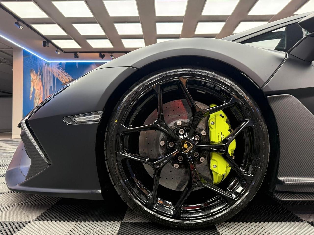 Lamborghini Revuelto 6.5 V12 (333)