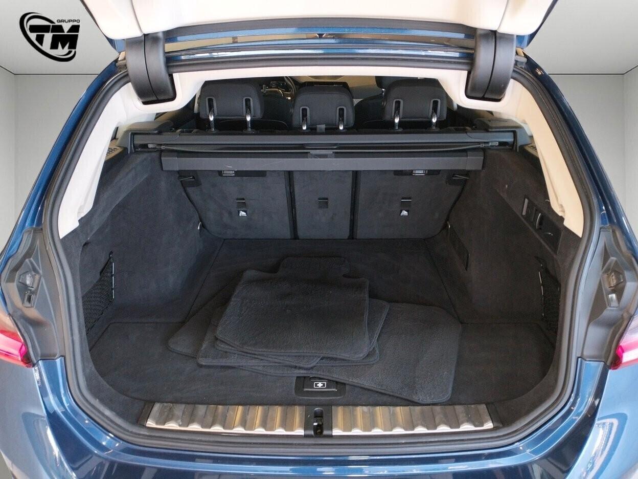 BMW 320 d Touring mhev 48V xdrive Business Advantage auto