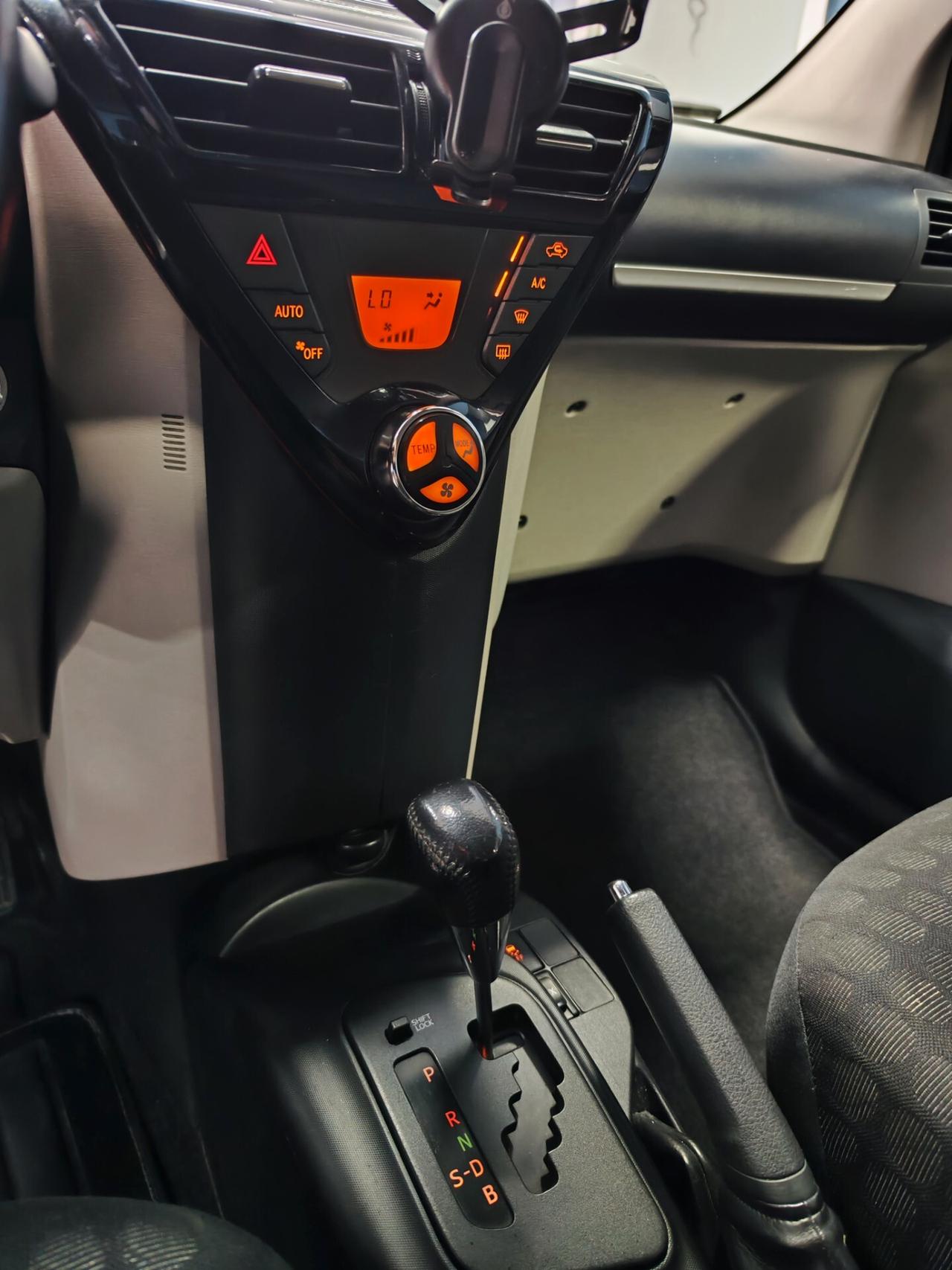 Toyota iQ 1.0 68cv CVT CAMBIO AUTOMATICO