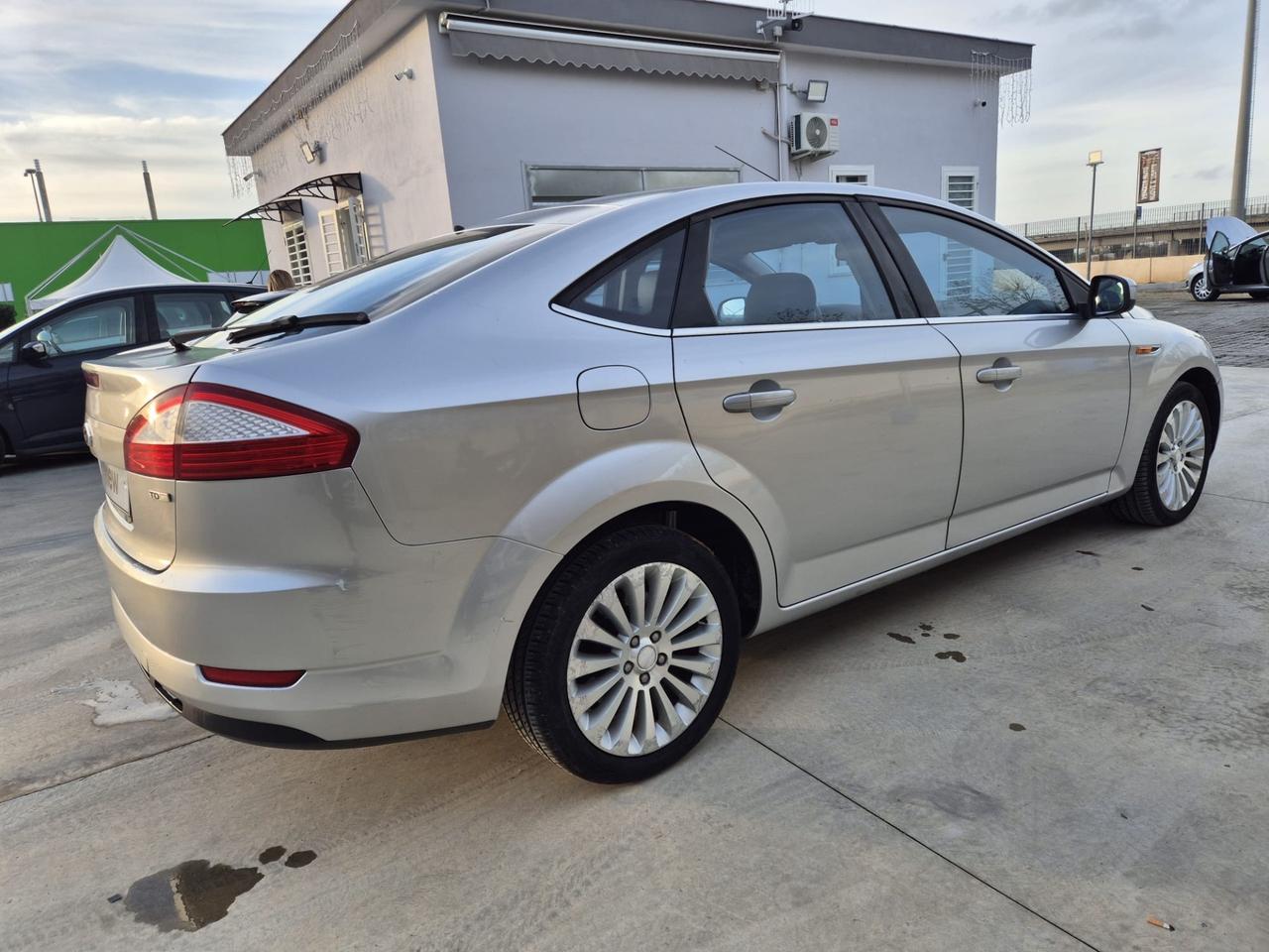 Ford Mondeo 2.0 TDCi 140 CV 5 poret Ghia DPF