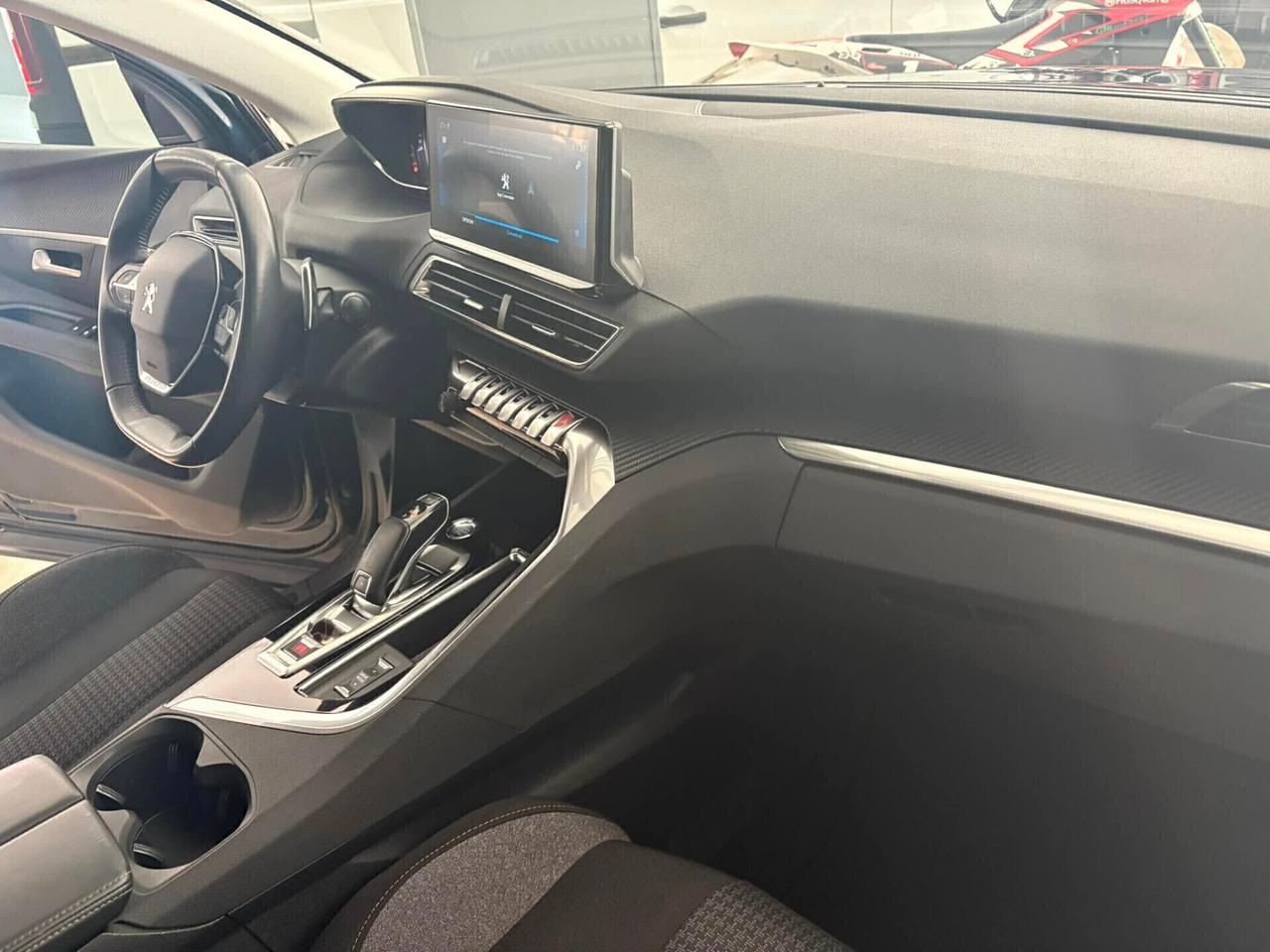 Peugeot 5008 DIESEL EAT8 7 POSTI 12 MESI GARANZIA