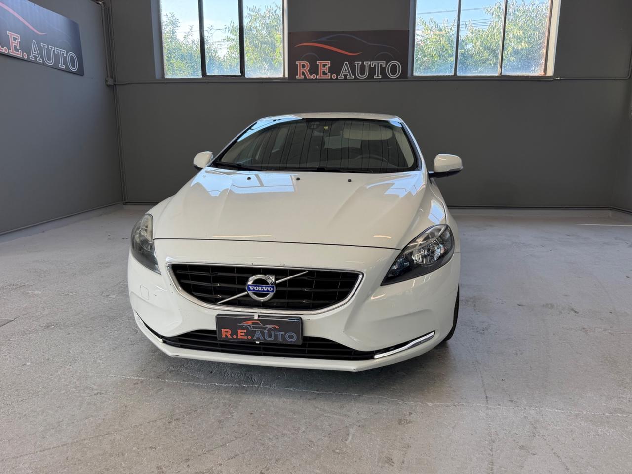 Volvo V40 D2 R-design Momentum