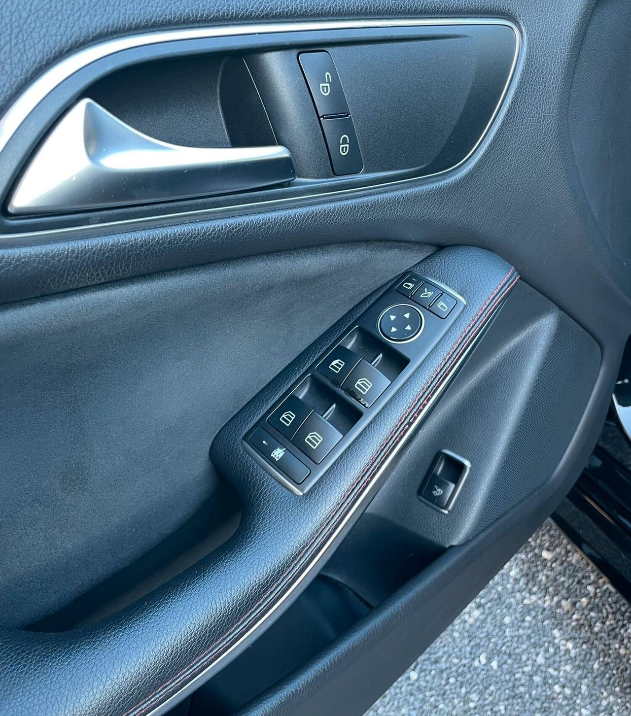 MERCEDES-BENZ CLA AMG Premium200D Dark Night