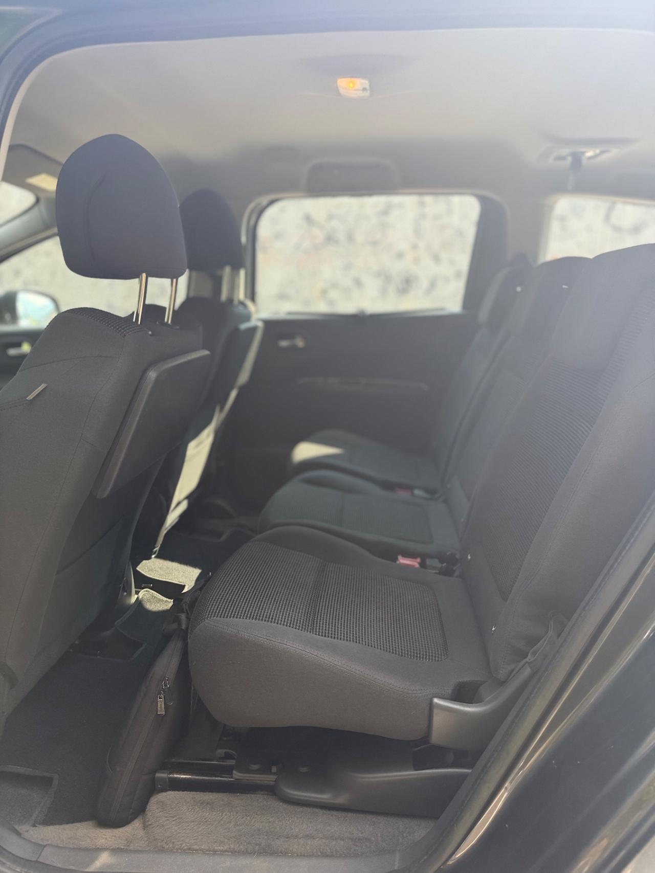 Peugeot 5008 1.6 HDI 115cv 7 POSTI
