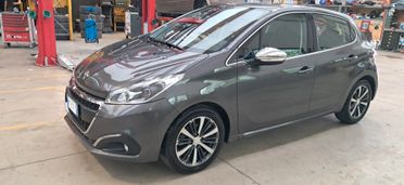 Peugeot 208 PureTech 1.2 km 0