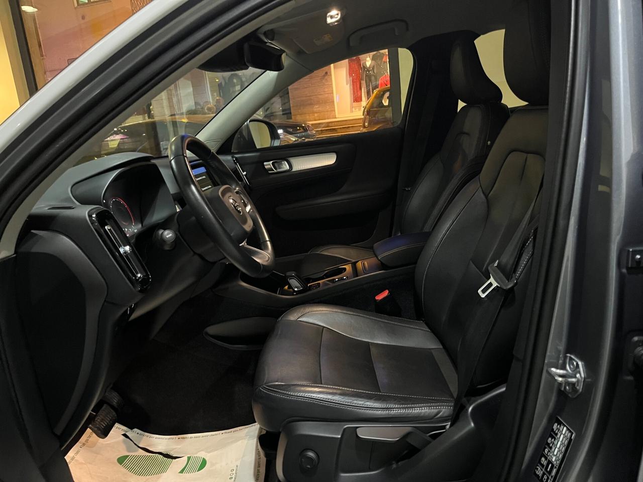 Volvo XC40 D4 AWD Geartronic Momentum