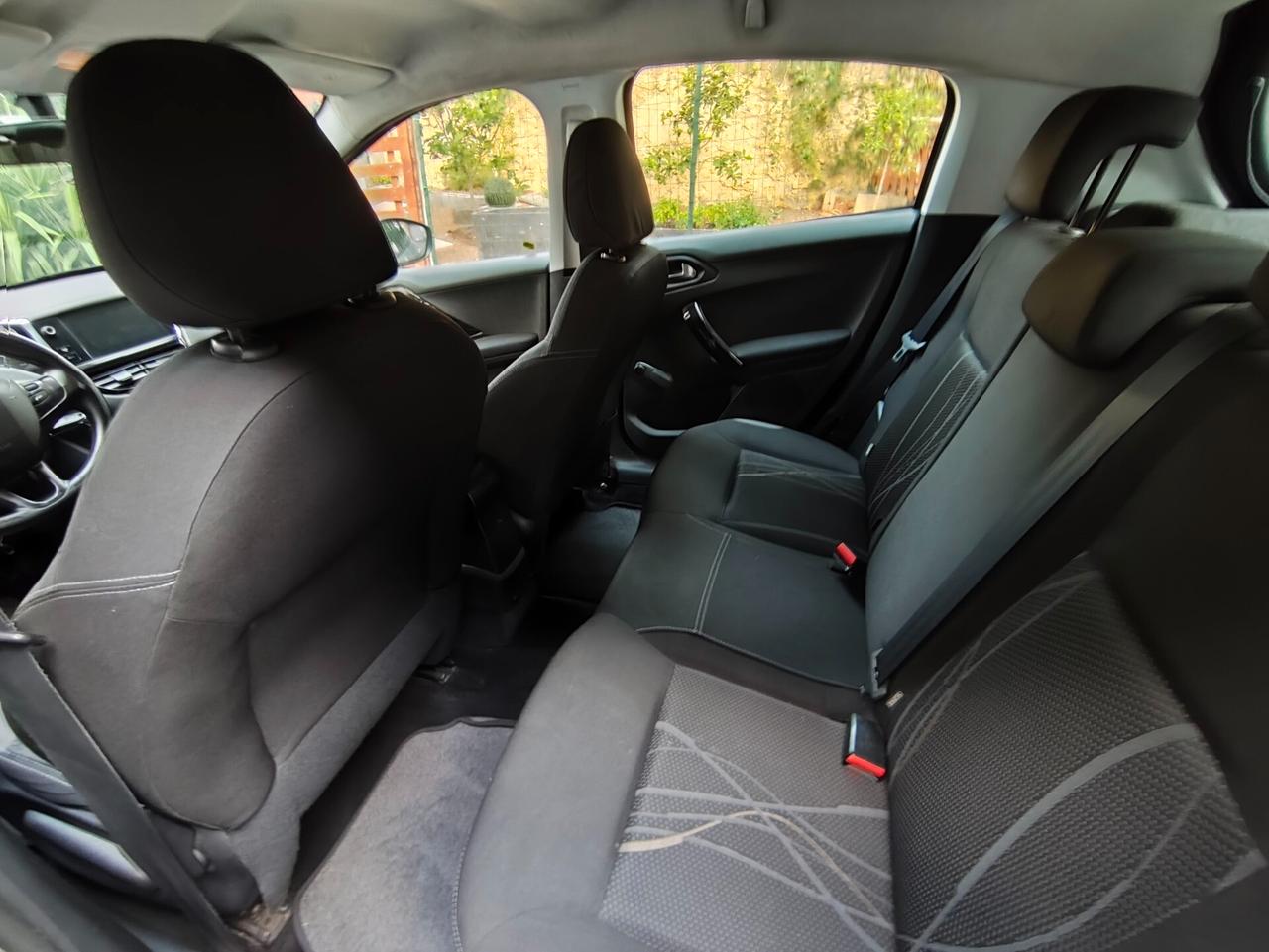 Peugeot 208 1.4 HDi 68 CV 5 porte 2014