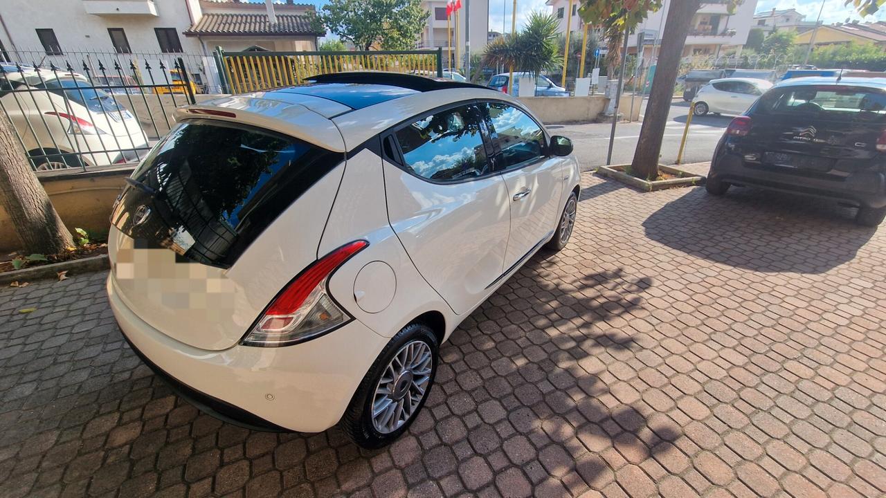 Lancia Ypsilon 1.2 69 CV 5 porte Platinum