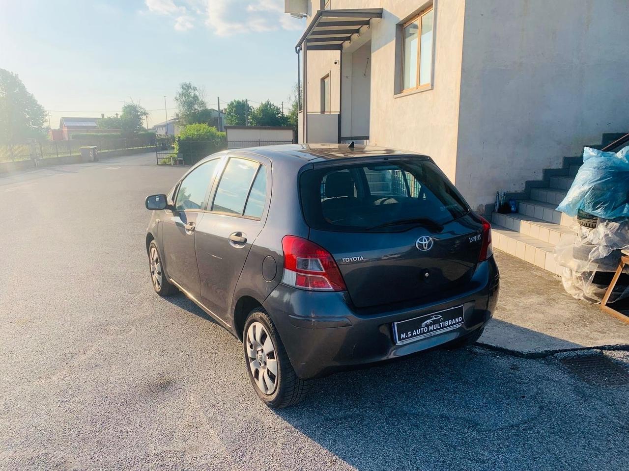 Toyota Yaris 1.0 benzina 2010 130.000km neo