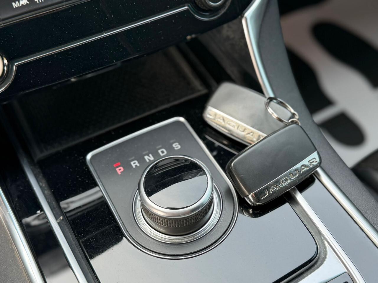 Jaguar XE 2.0 D Turbo R-Sport