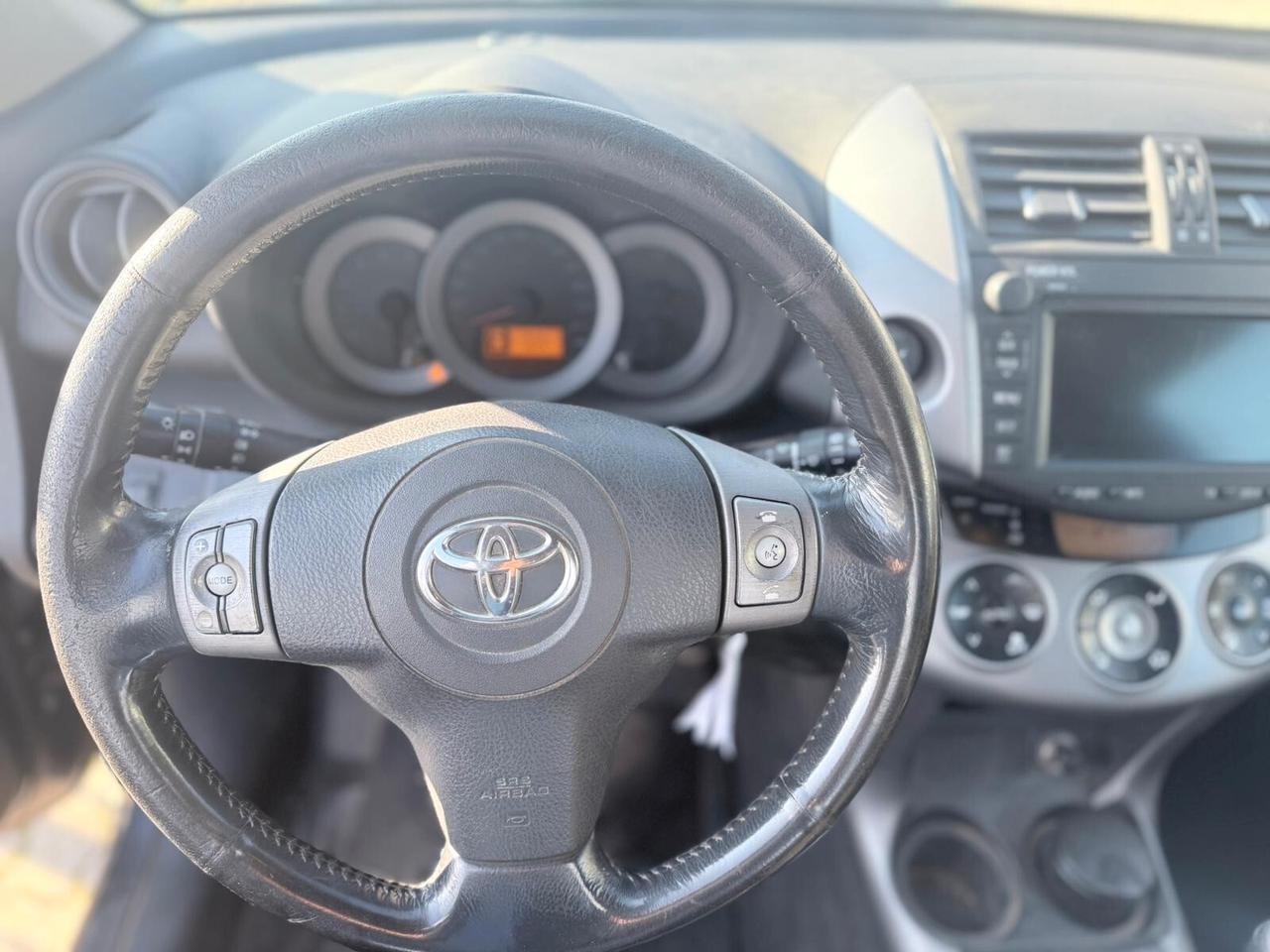 Toyota RAV 4 2.2 D 4X4 2009 MANUALE