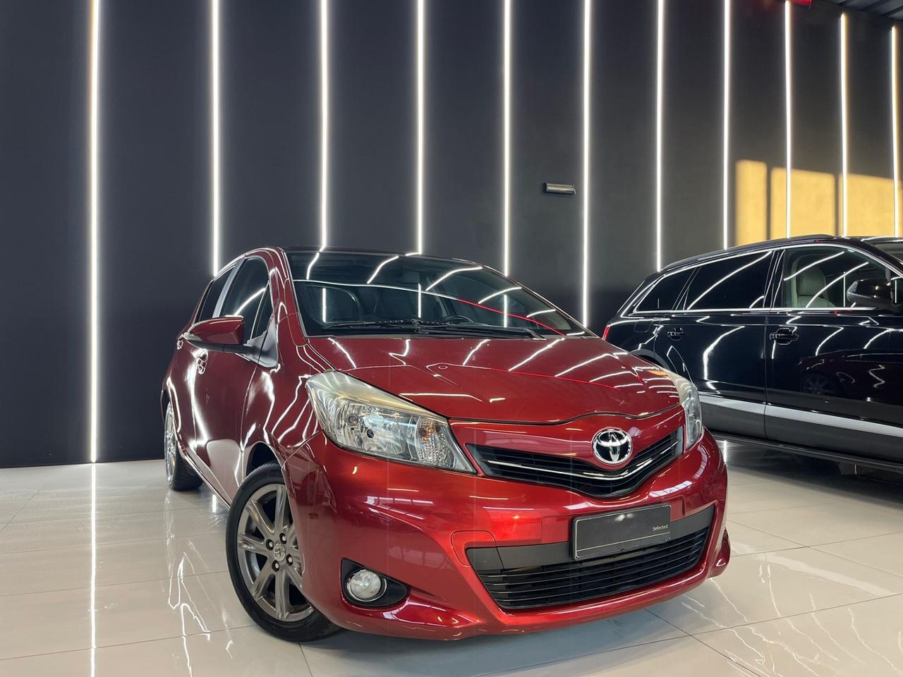 Toyota Yaris 1.4 D-4D 5 porte Lounge TETTO OK NEOPATENTATI